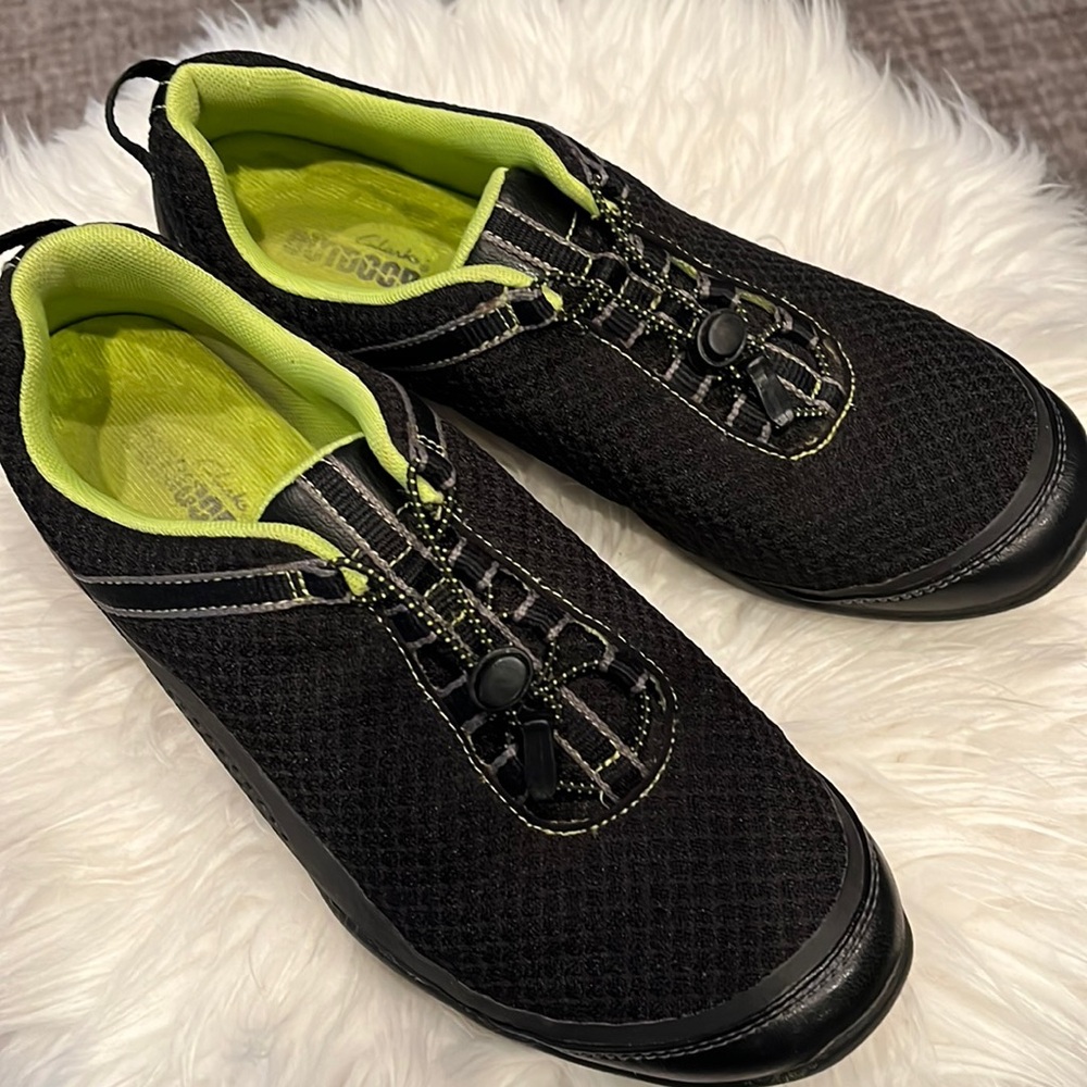 Clarks Slip On Bungee Sneaker- Women’s Size 9